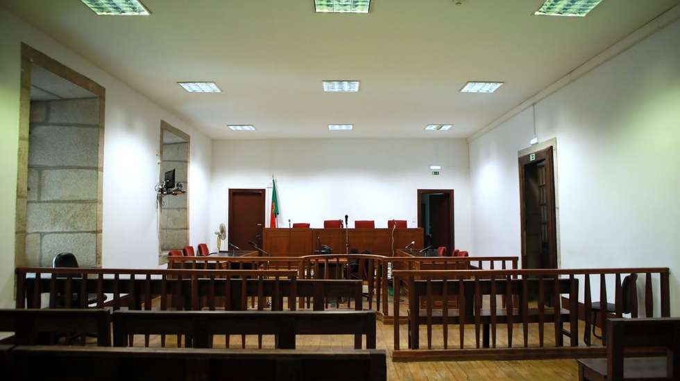 Sala de audiências vazia no tribunal de São João Novo no Porto onde nenhum julgamento foi realizado esta manha devido à greve dos juízes, 20 novembro de 2018. A associação Sindical dos Juízes Portugueses anunciou uma greve nacional de 21 dias, com início no dia 20 de novembro, em protesto pela falta de acordo na revisão do Estatuto dos Magistrados Judiciais. ESTELA SILVA/LUSA