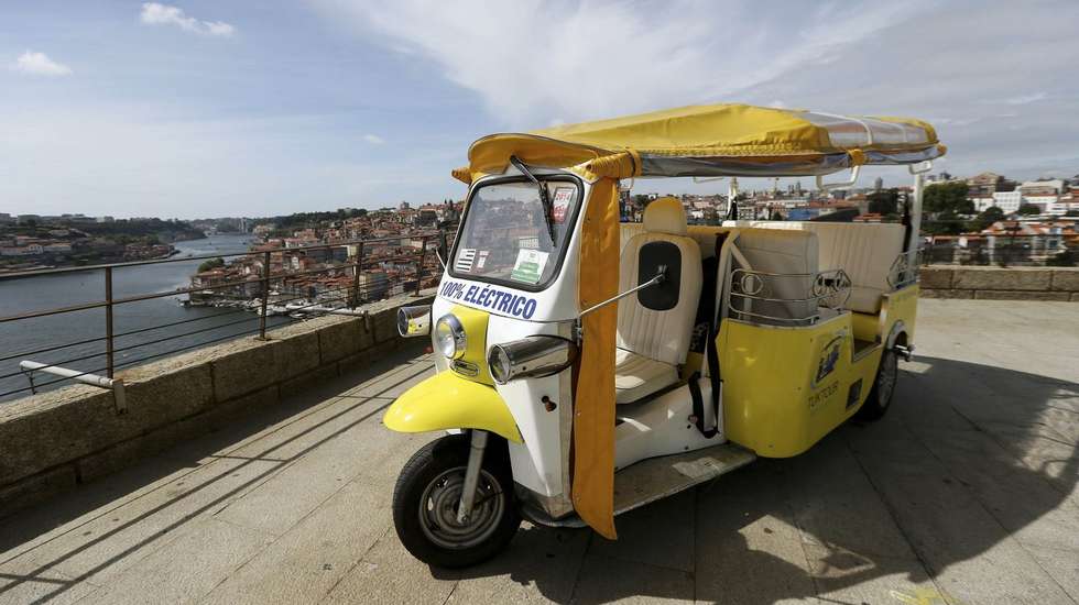 O TAF do Porto aceitou a providência cautelar interposta por 12 operadores turísticos contra o município do Porto