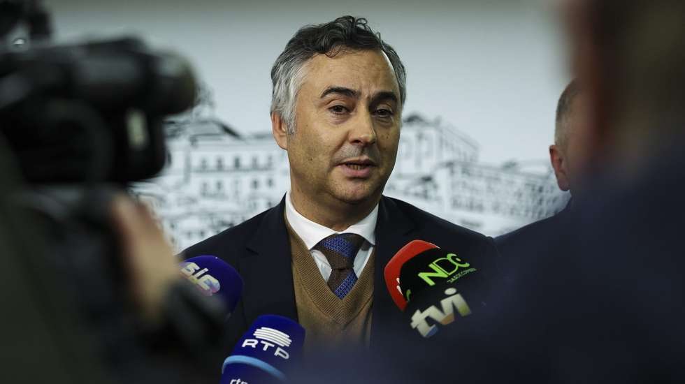 "O Governo vai fazer a proposta de alteração deste decreto-lei, para ser, de facto, apenas uma prova de ingresso, pelo menos", referiu.