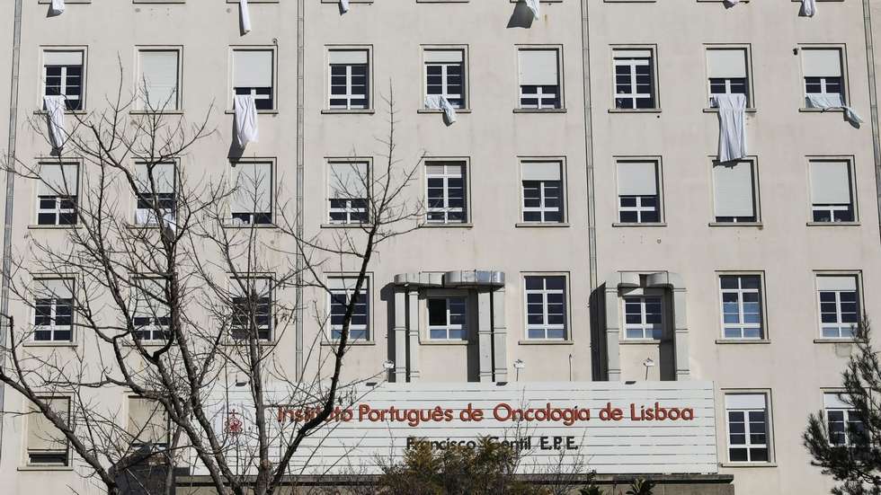 O IPO de Lisboa admitiu à Lusa ser do "domínio público" a falta de recursos humanos, nomeadamente de enfermeiros