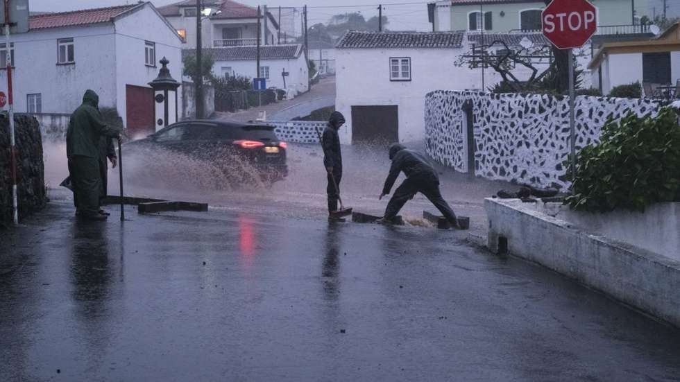 mau tempo açores