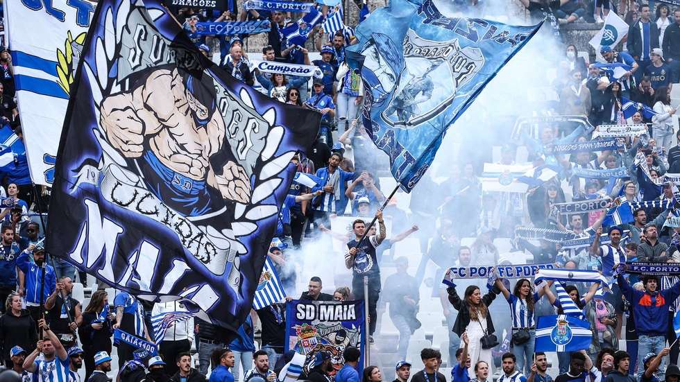 No caso dos "dragões", a entidade refere que decidiu "reabrir o caso" de possível incumprimento financeiro, depois do FC Porto ter "falhado, ligeiramente, o cumprimento do propósito primário do acordo do pagamento"