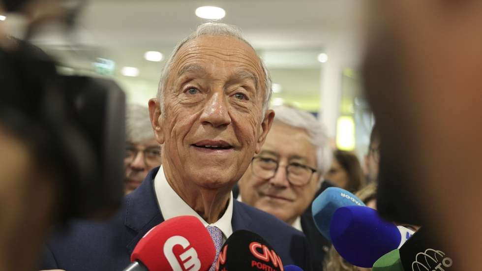 Interrogado sobre por que não falou com o primeiro-ministro antes de 29 de abril, Marcelo Rebelo de Sousa respondeu: "Isso aí é uma pergunta que não têm de me fazer a mim"