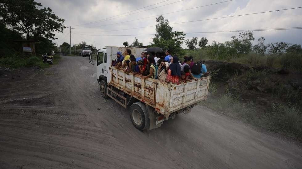 As últimas erupções do Taal e do Mayon, em 2020 e 2018 respetivamente, obrigaram à retirada de dezenas de milhares de pessoas e mantiveram os residentes de Manila e Legazpi em estado de alerta durante vários dias