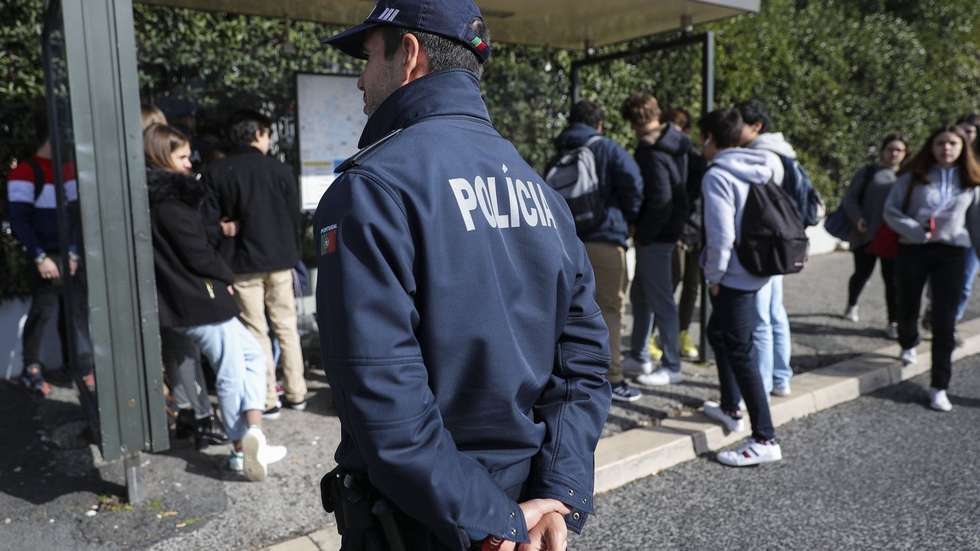 No documento, a PSP escreve que, no ano letivo 2024/25 foram registadas 3.897 ocorrências, das quais 2.791 tiveram cariz criminal e 1.106 tiveram cariz não criminal