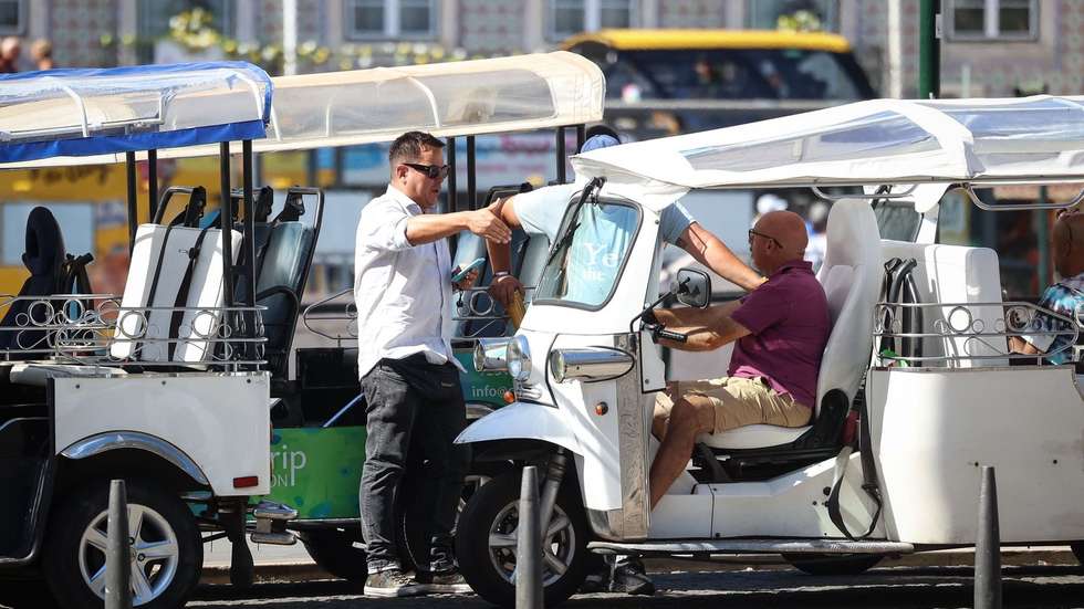 "Num primeiro concurso apenas serão atribuídos até 400 dísticos aos mais de 1.000 tuk-tuks a circular na cidade", Carlos Moedas