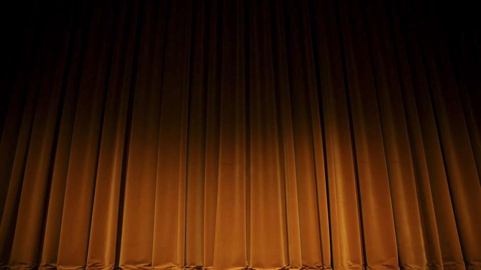 A programação destaca a diversidade estética e cultural, integrando espetáculos de teatro amador e profissional, formação, cinema, música e exposição