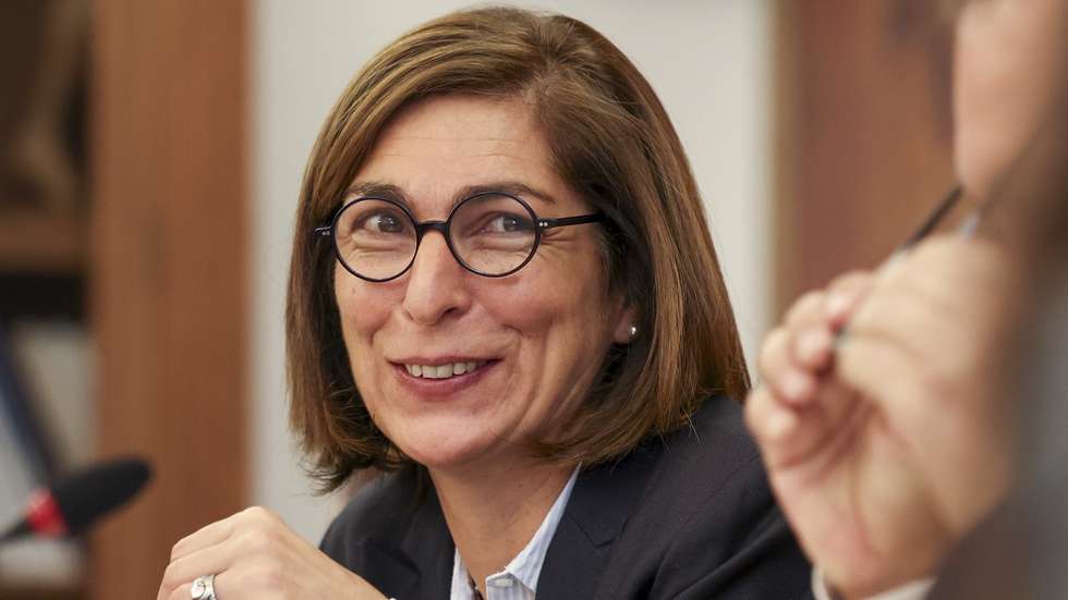 A ministra Adjunta e dos Assuntos Parlamentares, Ana Catarina Mendes, sorri durante a sua audição perante a Comissão de Cultura, Comunicação, Juventude e Desporto, sobre o Mundial de Futebol 2030, na Assembleia da República, em Lisboa, 24 de outubro de 2023. JOSÉ SENA GOULÃO/LUSA