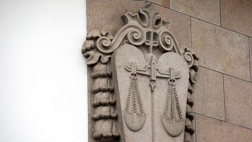 Fachada do Tribunal da Comarca de Évora, no Largo das Portas de Moura, em Évora, 28 de setembro de 2012. NUNO VEIGA / LUSA