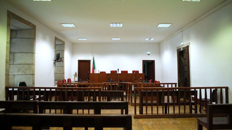 Sala de audiências vazia no tribunal de São João Novo no Porto onde nenhum julgamento foi realizado esta manha devido à greve dos juízes, 20 novembro de 2018. A associação Sindical dos Juízes Portugueses anunciou uma greve nacional de 21 dias, com início no dia 20 de novembro, em protesto pela falta de acordo na revisão do Estatuto dos Magistrados Judiciais. ESTELA SILVA/LUSA