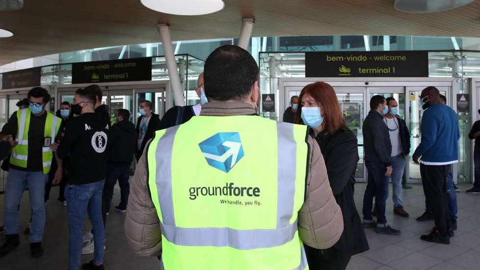 O sindicato adiantou ainda que, como se encontram "esgotadas todas as formas pacíficas de resolução" deste conflito e que foram ultrapassados "todos os limites", resolveu avançar com o pré-aviso de greve