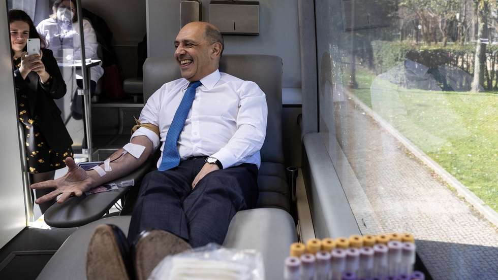 "Temos mais de 245.000 dadores regulares de sangue. No ano de 2022, 32.000 portugueses juntaram-se a este grande grupo de gente que dá sangue"