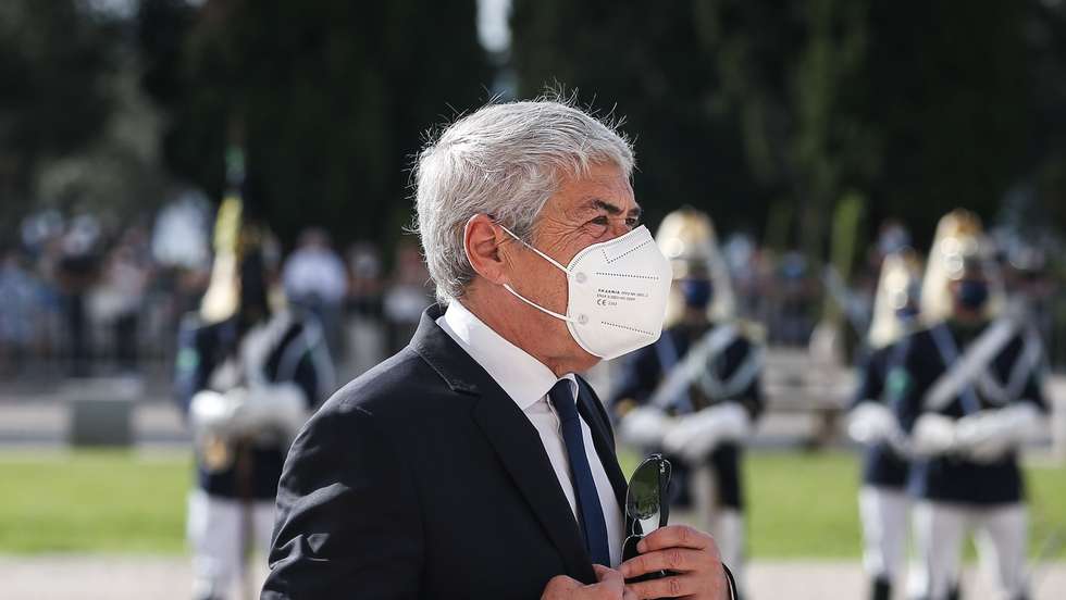 epa09463269 Former Prime Minister of Portugal, Jose Socrates, arrives at the funeral service for the late Portuguese President, Jorge Sampaio, at Jeronimos Monastery in Lisbon, Portugal, 12 September 2021. Jorge Sampaio, former secretary-general of the Socialist Party 'PS' (1989/1992) and two-term President of the Republic (1996/2006), died on 10 September 2021, at the age of 81, at Santa Cruz Hospital, in Lisbon, where he had been hospitalized since 27 August, following respiratory difficulties.  EPA/RODRIGO ANTUNES