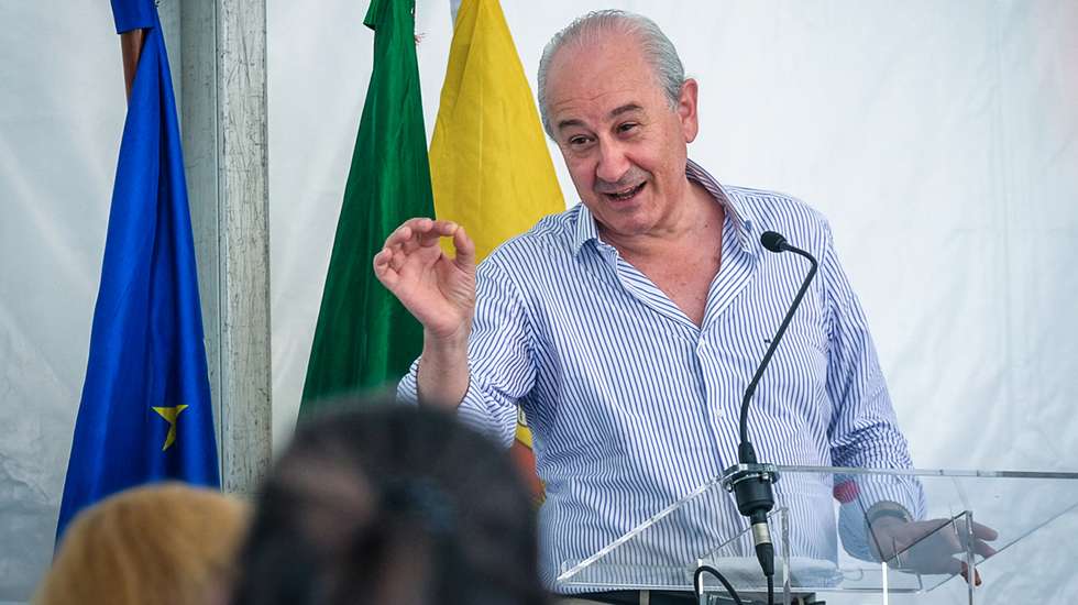O presidente do PSD, Rui Rio, discursa durante um encontro com as técnicas da Santa Casa da Misericórdia dos Arcos de Valdevez, para se inteirar do trabalho realizado pela instituição na prevenção e combate ao Covid-19 e quais os cuidados adotados para garantir a segurança dos utentes, colaboradores e familiares, Arcos de Valdevez, 24 de agosto de 2020. ARMÉNIO BELO/LUSA