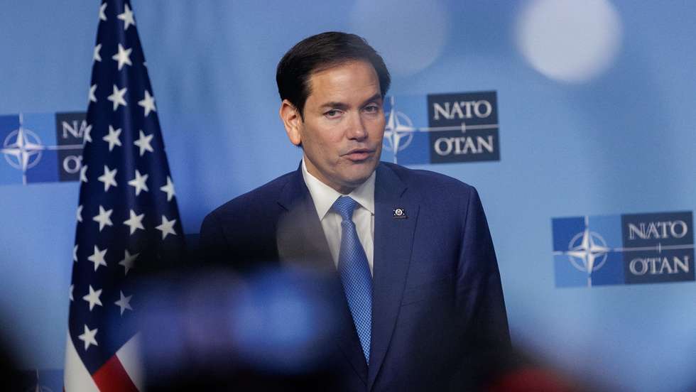 epa12007084 US Secretary of State Marco Rubio (L) and NATO Secretary-General Mark Rutte give remarks ahead of a meeting of the North Atlantic Treaty Organization (NATO) Ministers of Foreign Affairs in Brussels, Belgium, 03 April 2025.  EPA/OLIVIER MATTHYS