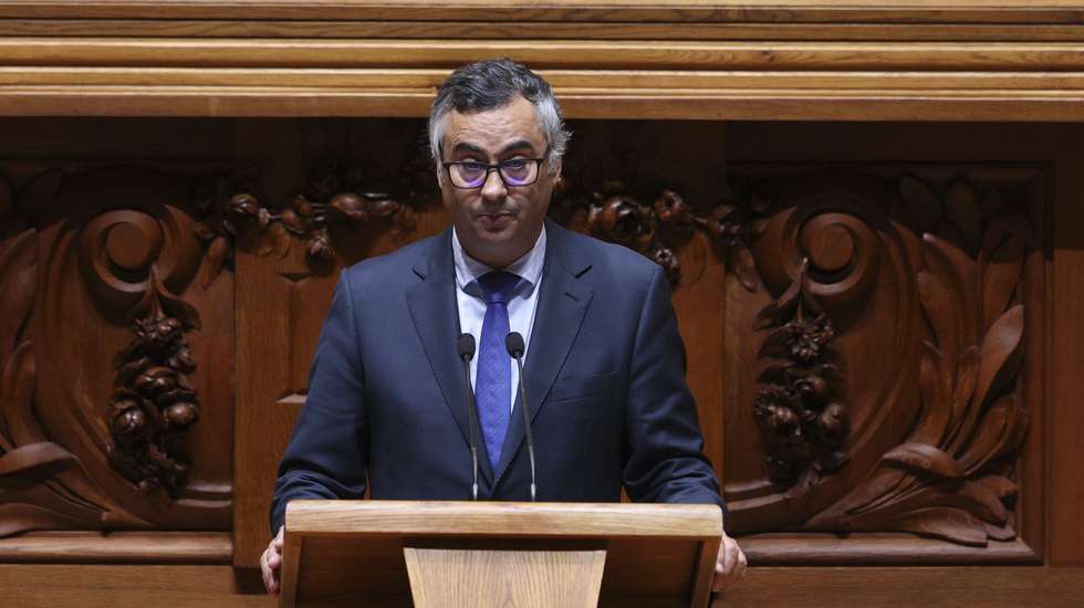 O ministro da Educação, Ciência e Inovação, Fernando Alexandre, durante o debate sobre política setorial Assembleia da República em Lisboa, 25 de outubro de 2024. TIAGO PETINGA/LUSA