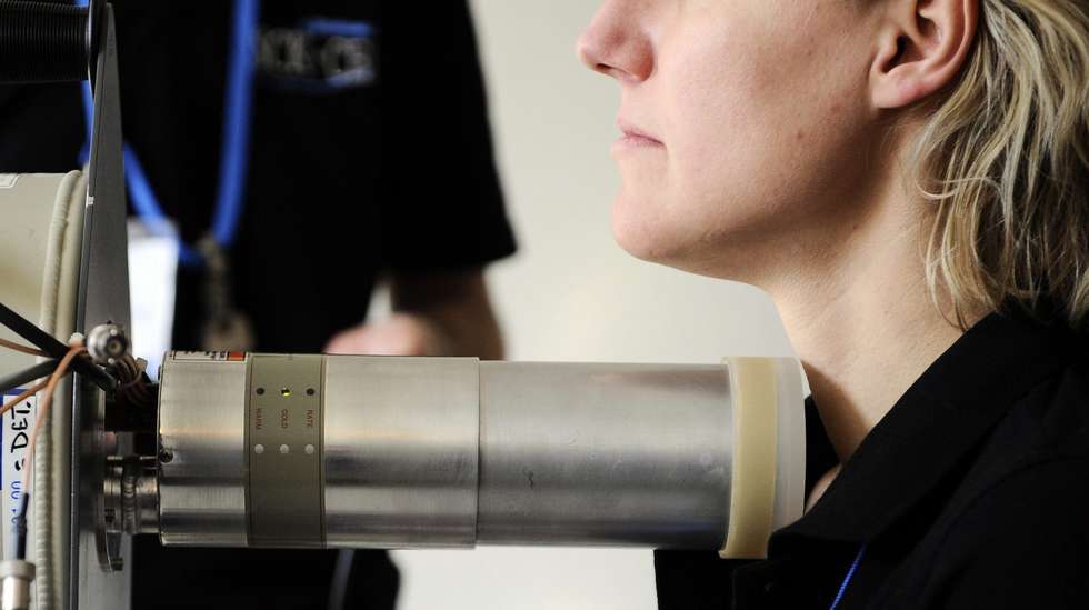 epa02646750 A  woman undergoing a test of the thyroid at the military hospital in Neder-Over -Heembeek, 21 March 2011. The FANC-AFCN Federal Agency for Nuclear Control and the SCK-CEN Center for Nuclear Energy Studies announced that Belgians returning from Japan who are worried about possible radiation contamination, can contact the Call Center of the Campaign Nuclear Risk, and can be examined at the military hospital of Neder-Over-Heembeek.  EPA/DIRK WAEM Belgium Out