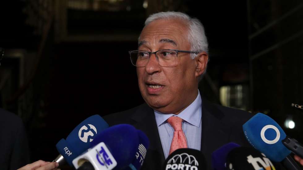 O secretário-geral do Partido Socialista (PS), António Costa, fala aos jornalistas sobre a demissão do secretário de Estado Miguel Alves, antes da reunião da Comissão Política do partido, em Lisboa, 10 de novembro de 2022. ANTÓNIO COTRIM/LUSA