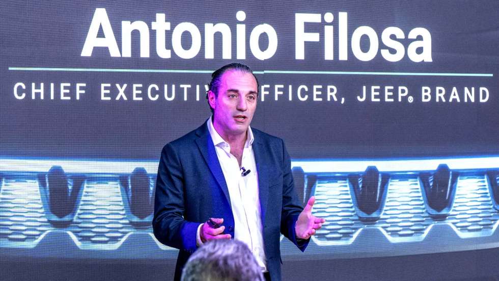 Antonio Filosa, o CEO da Stellantis desde meados de 2025, ganhou no passado ano e sem prémios — após a empresa ter declarado consideráveis prejuízos — o que um funcionário do grupo necessita de 82 para amealhar