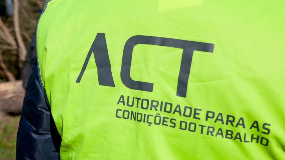 A Metalorigor disse às trabalhadoras para ficarem casa após a deslocalização de uma linha de produção para o estrangeiro