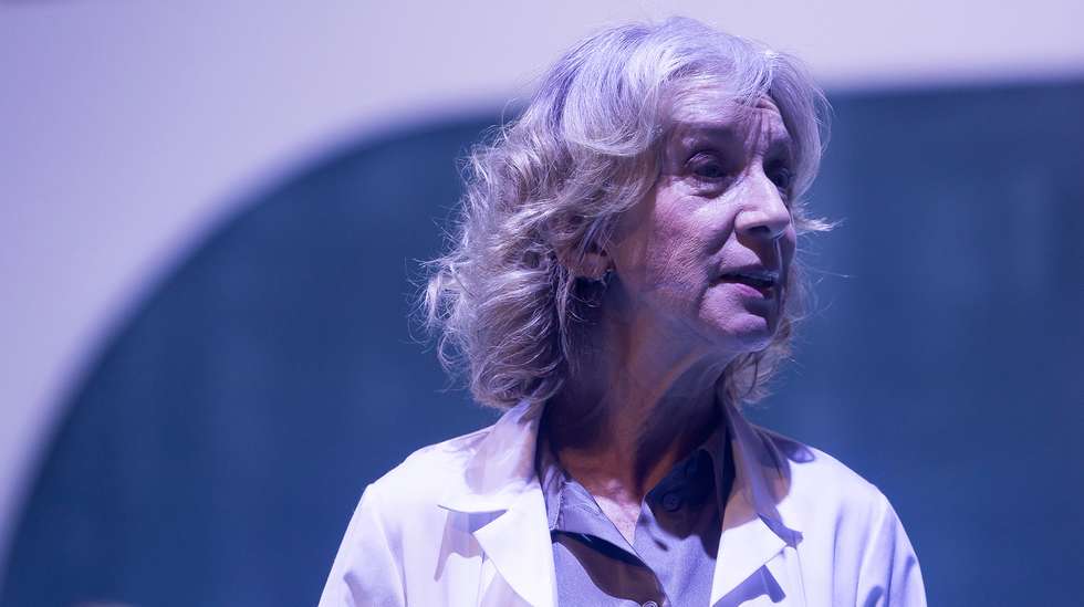 Custódia Gallego é um furacão firme e propositadamente esgotado durante duas horas de teatro
