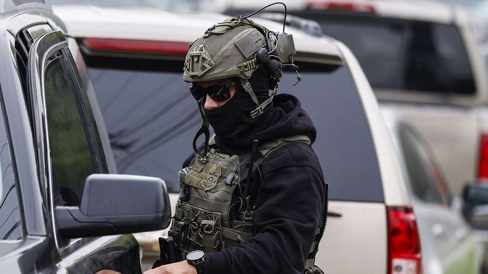 epa12669130 Immigration and Customs Enforcement agents and other law enforcement officials investigate a reported federal agent-involved shooting near the intersection of 126th Street and Mona Boulevard in Willowbrook, California, USA, 21 January 2026. Federal agents with the Department of Homeland Security were conducting an operation in the area when a brief pursuit ended in a crash and shots were fired, authorities said, adding that no one was injured.  EPA/CHRIS TORRES
