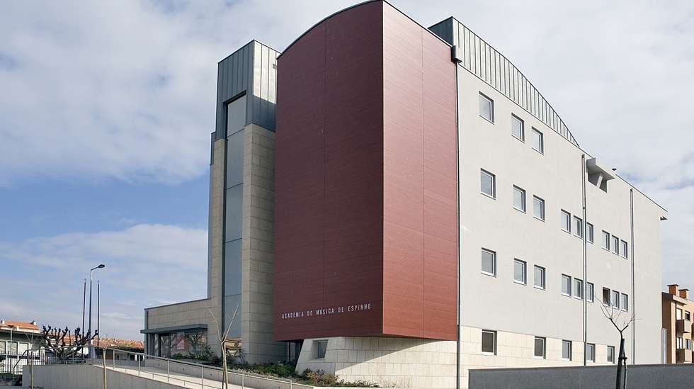 A Academia de Música de Espinho é uma associação sem fins lucrativos, de utilidade pública, fundada em 1960