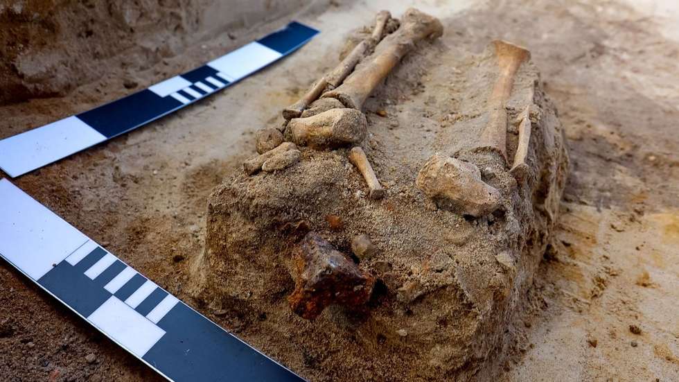 During this year's research, scientists came across an unusual burial. The remains of the child were placed face down, and the part of the skeleton that survived was accompanied by a triangular padlock, like that of a "vampire"