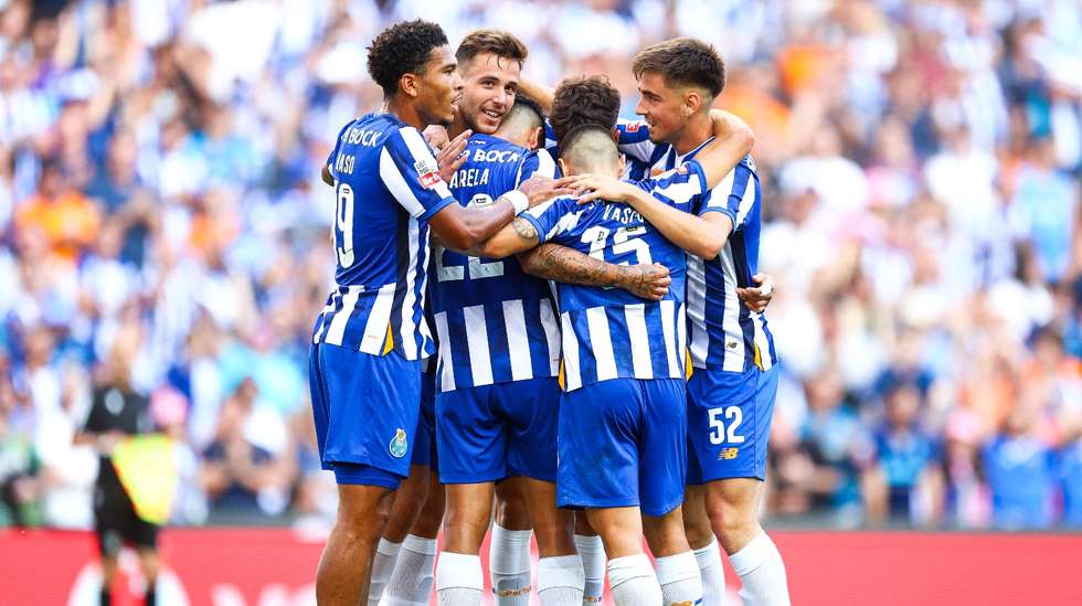 FC Porto soma por vitórias os quatro encontros realizados esta temporada, tendo ganho a Supertaça ao Sporting virando uma desvantagem de 3-0 após prolongamento