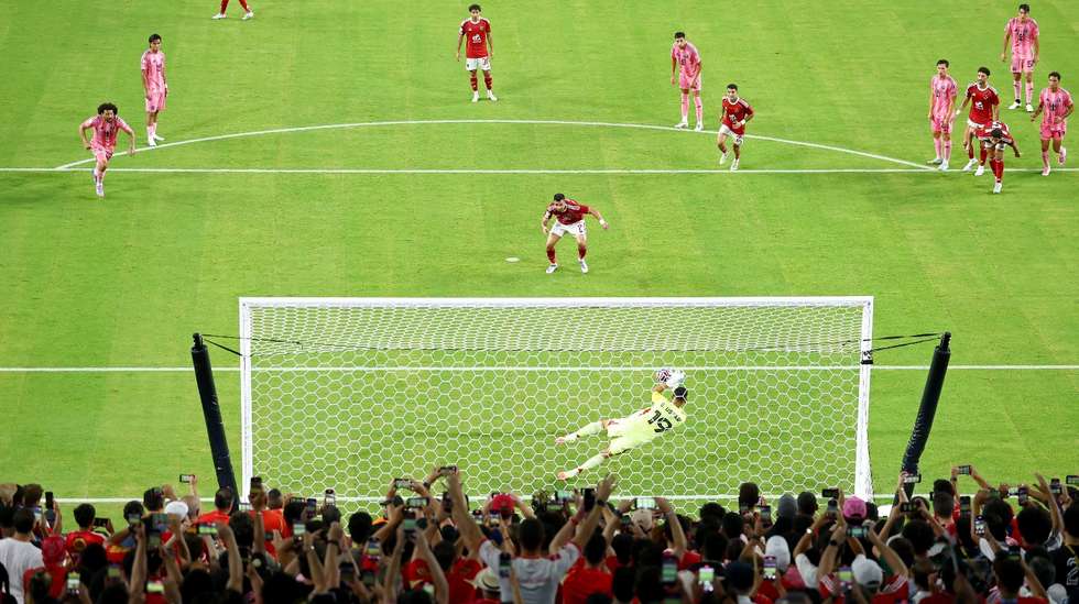 Oscar Ustari travou um penálti de Trezeguet nos últimos minutos da primeira parte, num momento que se tornou determinante para o resto do jogo