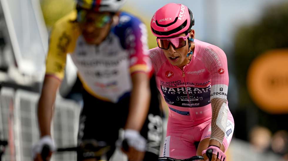 Afonso Eulálio fez o segundo top 5 no Giro na chegada a Corno alle Scale, mantendo a camisola rosa agora com um avanço de 2.24 minutos sobre Vingegaard