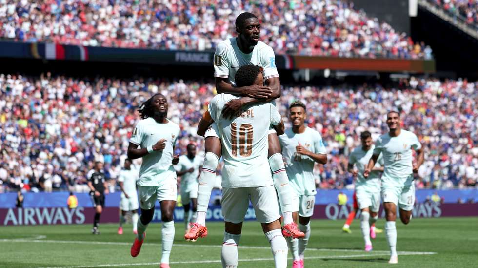 Ousmane Dembélé tornou-se o segundo jogador a conseguir um hat-trick tão rápido num encontro do Mundial