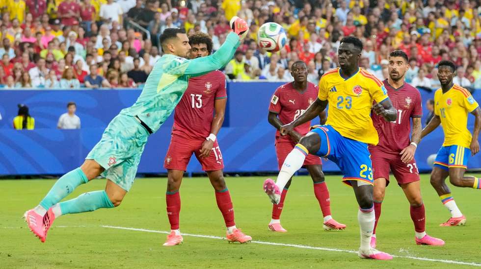 Diogo Costa fez várias defesas ao longo do jogo que seguraram o nulo para Portugal num encontro que teve mais de 35 remates em 90 minutos