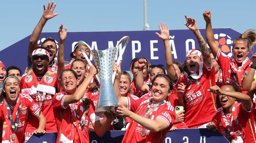 Benfica venceu Racing Power com uma grande penalidade no início dos descontos e sagrou-se campeão pela quarta vez consecutiva