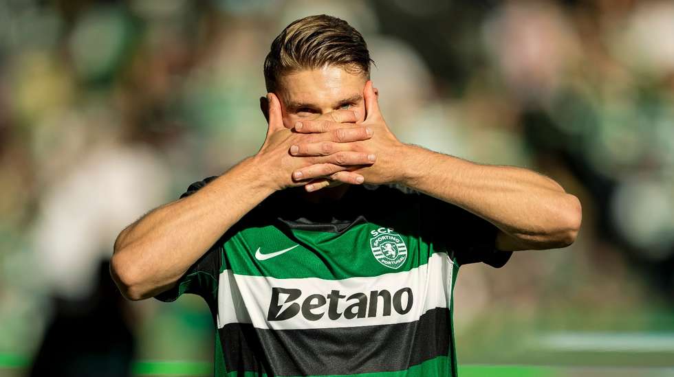 Viktor Gyökeres fez 43 golos e 14 assistências em 50 jogos na época de estreia pelo Sporting, tornando-se um símbolo para os adeptos... também pela forma como celebra