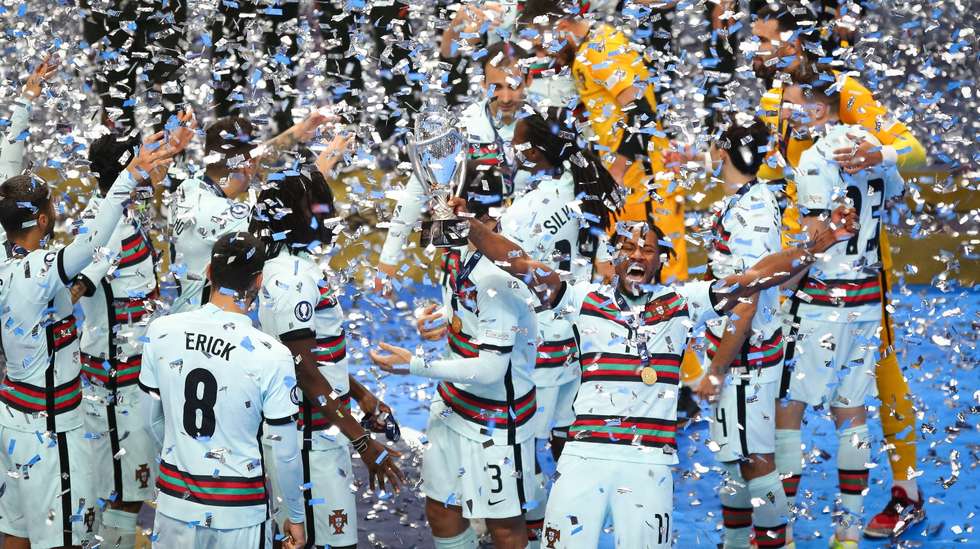 Portugal até começou a perder por 2-0 frente à Rússia na primeira parte mas deu a volta para conquistar segundo Europeu consecutivo em 2022, nos Países Baixos