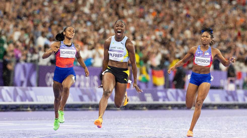 Julien Alfred aproveitou o melhor arranque para bater Sha'Carri Richardson e Melissa Jefferson num pódio dos 100 metros onde a Jamaica voltou a não entrar
