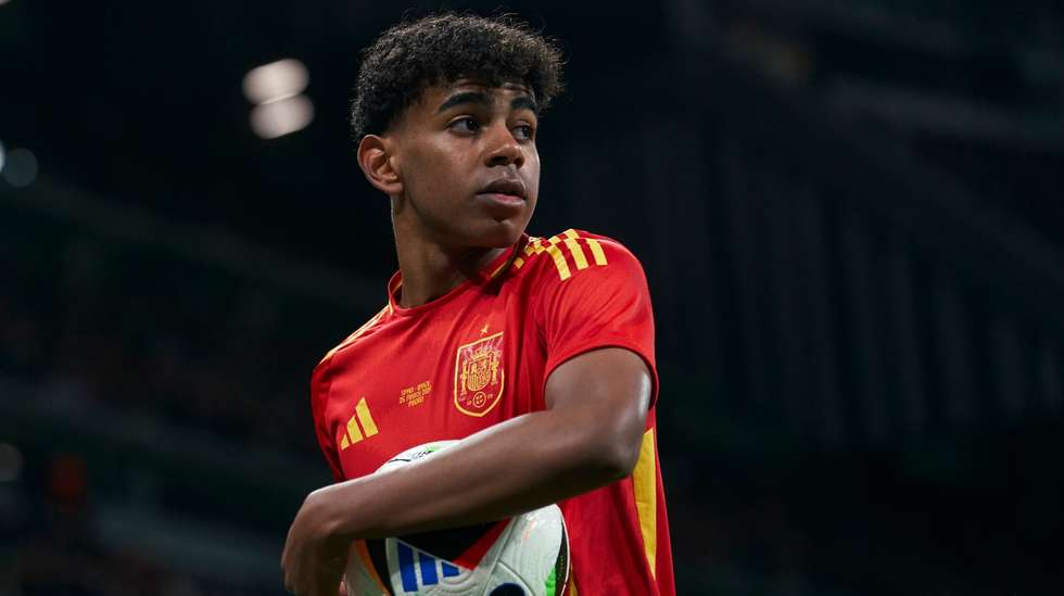 Yamal escolheu Espanha e tornou-se no mais jovem jogador a estrear-se e a marcar