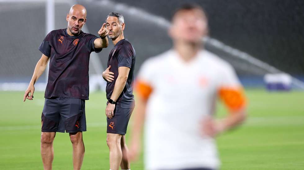 Carlos Vicens passou pela academia do Manchester City e foi chamado em 2021 para a equipa técnica de Pep Guardiola