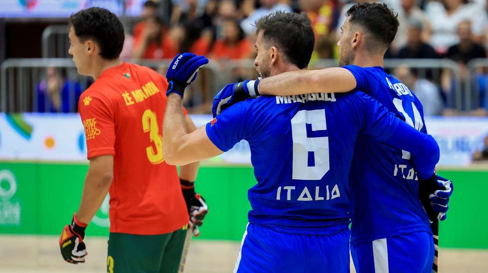 Itália conseguiu virar o jogo na segunda parte com dois golos de Francisco Ipiñazar e Alessandro Verona e bateu Portugal na estreia do Europeu