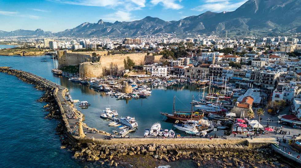 Barco saiu do porto de Kyrenia