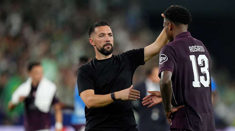 Francesco Farioli lamentou erros da equipa na qualidade de definição no último terço na derrota do FC Porto em Sevilha frente ao Betis