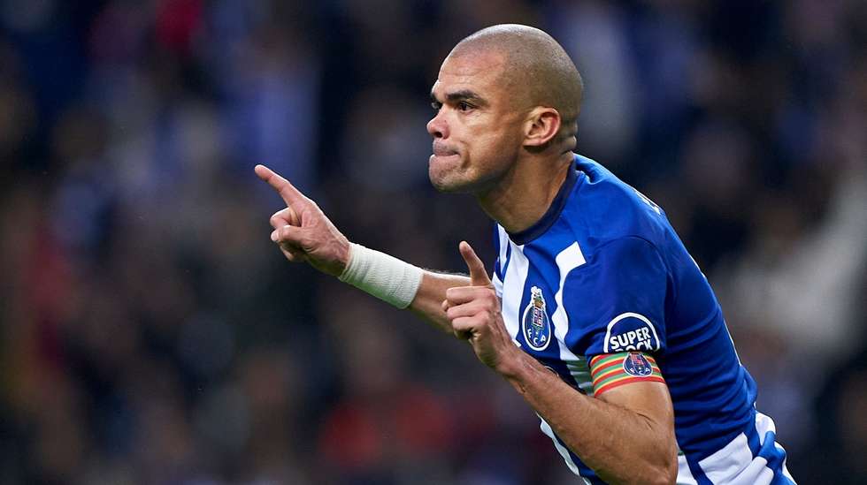 Pepe voltou aos golos quase um ano e meio depois e tornou-se o jogador mais velho de sempre a marcar na Liga dos Campeões