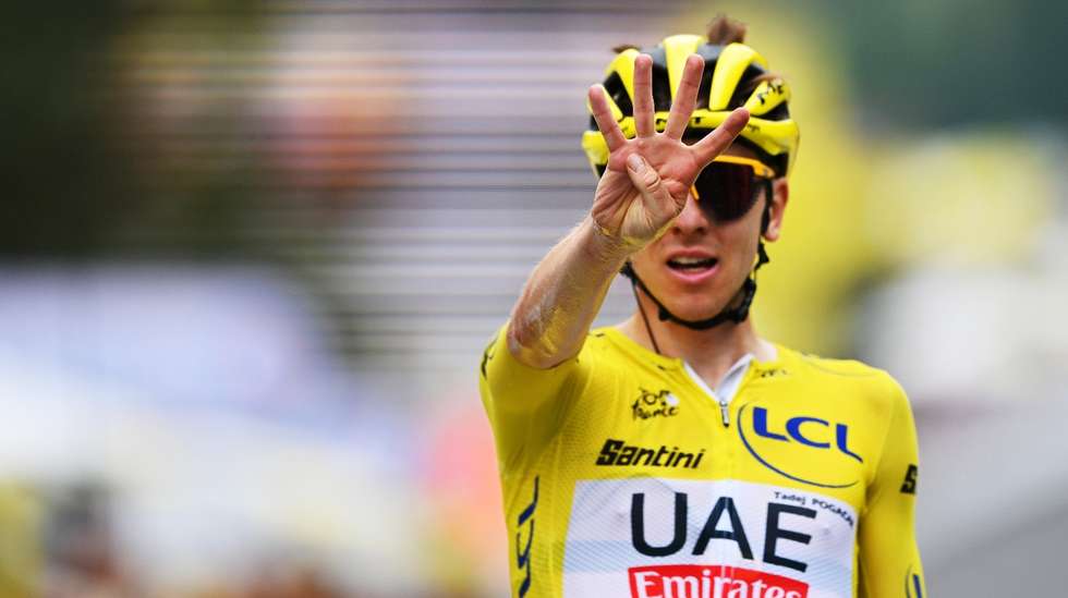 Tadej Pogacar atacou a menos de nove quilómetros e foi a tempo de ir ainda buscar Jorgenson, batendo o corredor da Visma por 21 segundos para a quarta vitória em etapas deste Tour