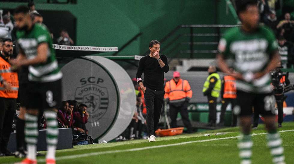 Roger Schmidt viu Benfica somar a oitava derrota da temporada (o dobro de 2022/23) e perder 17 pontos no Campeonato, mais do que em toda a última época