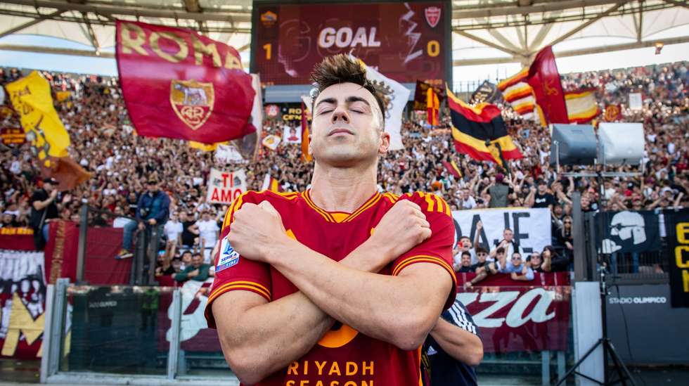 El Shaarawy marcou o golo decisivo em cima do minuto 90 e fez explodir de emoção o Olímpico num jogo que terminou com nova expulsão de José Mourinho