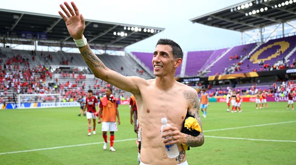 Di María bisou de grande penalidade, recebeu o prémio de MVP do jogo e acabou a agradecer aos adeptos encarnados em Orlando