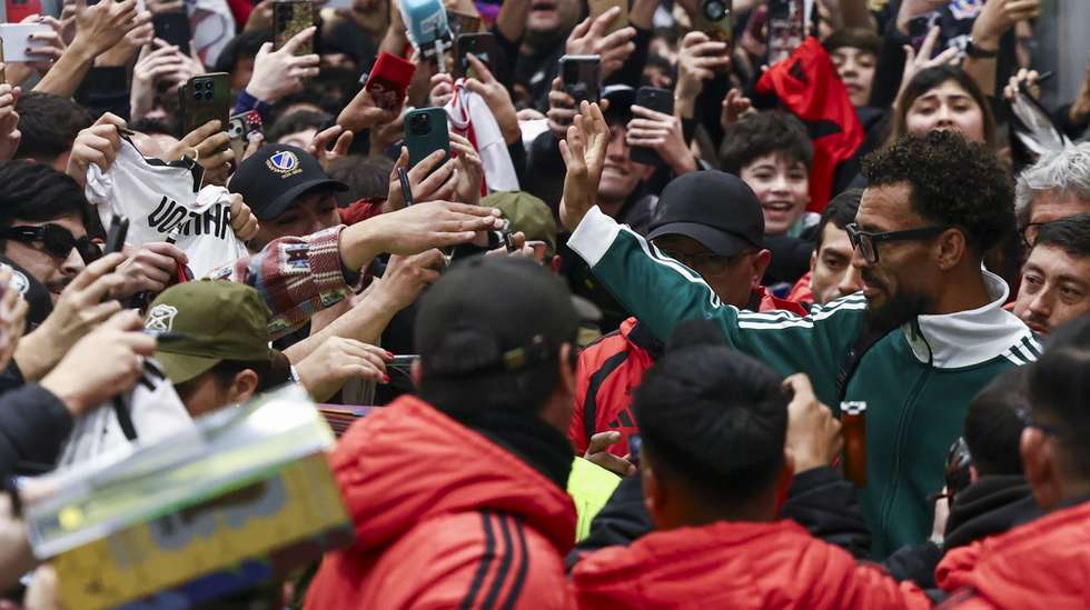 Vozinha foi "engolido" por milhares de adeptos quando chegou ao Chile, em agosto, para assinar pelo Colo-Colo