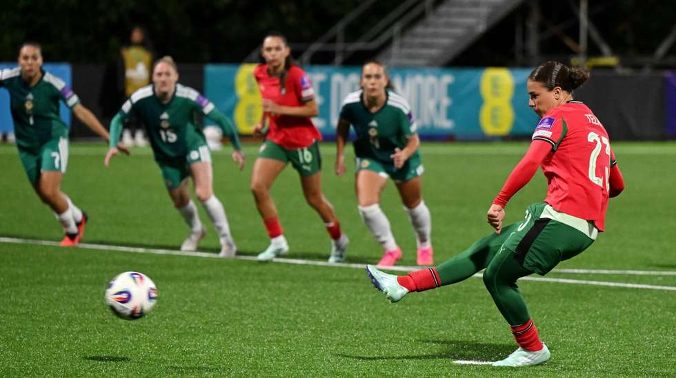 Telma Encarnação inaugurou o marcador de penálti, assistiu Jéssica Silva para o 2-0 e foi um dos grandes destaques da goleada de Portugal na Irlanda do Norte