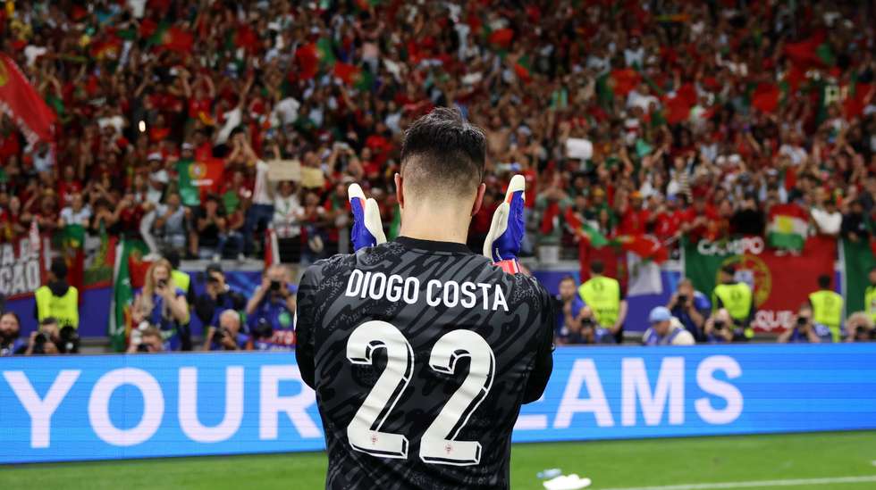 Diogo Costa foi espectador no tempo regulamentar, foi gigante no prolongamento e foi herói no desempate por grandes penalidades frente à Eslovénia